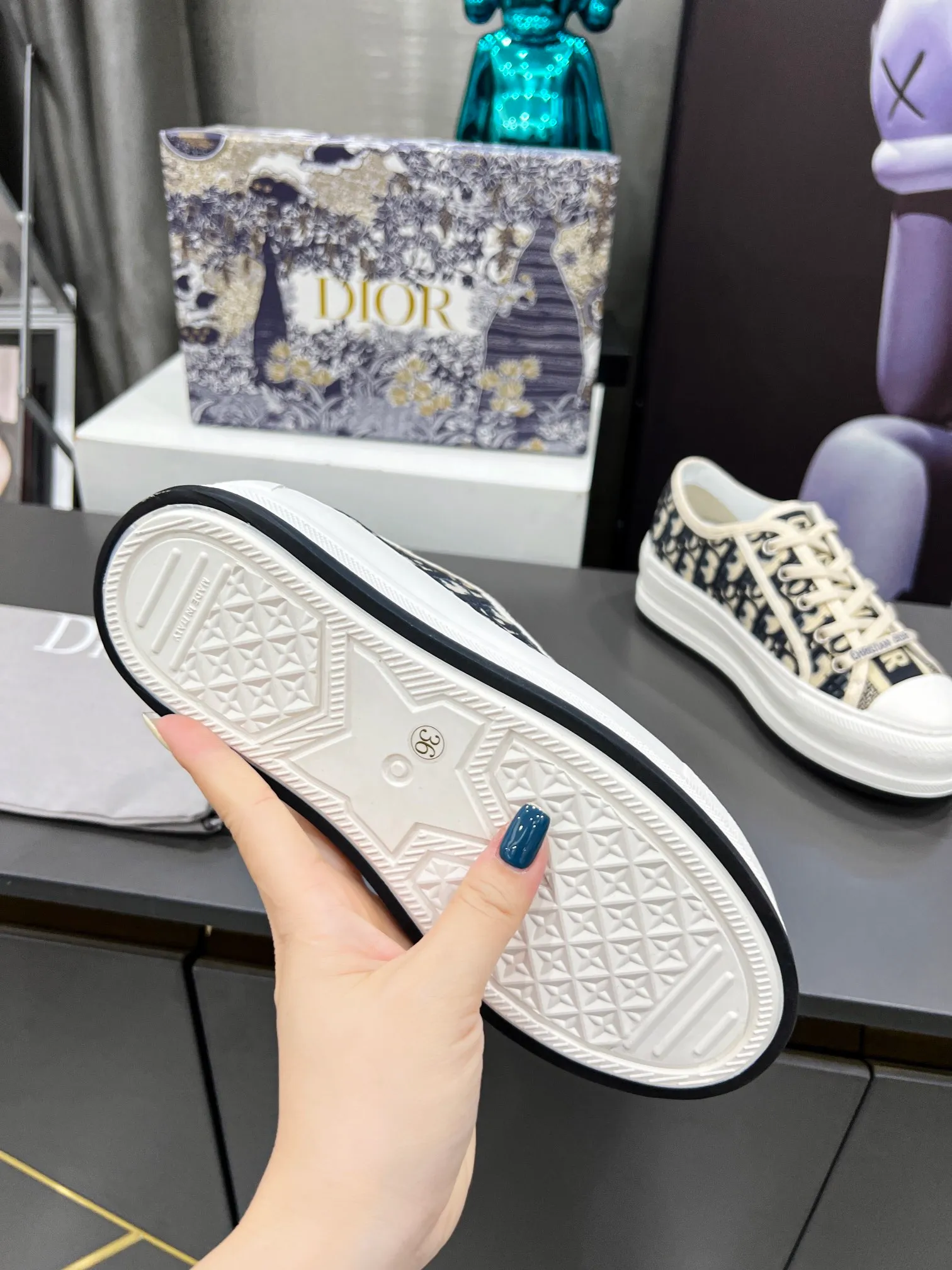 👟👟Ex-factory price 520👟👟 Women's Shoe Factory Dior [Dior] This Walk'n'Dior thick-soled sneaker is a fashionable item that enhances the style of the series. The latest spring show model, the same thick-soled shoes from major stars, super versatile, 1:1 replica of the original, white canvas upper, with comfortable thick sole, tongue and Christian Dior 👟👟factory price aris logo shoelaces. The EVA sole is embellished with Christian Dior's lucky star symbol, adding a chic edge to any casual look. Code number: 35-41